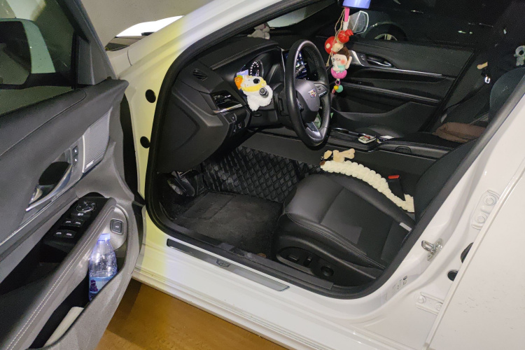 凯迪拉克CT4 2021款 28T 豪华型中控内饰20