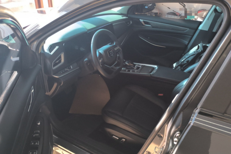 蓝电E5 2024款 荣耀版 100KM臻享型 7座中控内饰7003