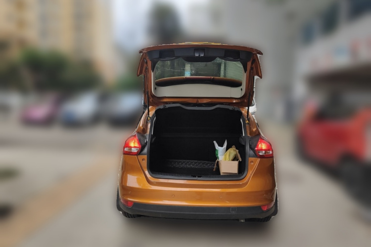 福特 福克斯 2017款 两厢 1.6L 手动舒适型智行版中控内饰23