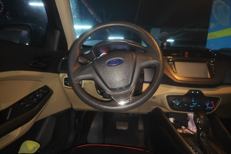 福特 福睿斯 2015款 1.5L 自动舒适型局部细节13