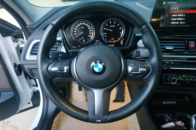 宝马1系 2021款 改款 125i M运动曜夜版局部细节13