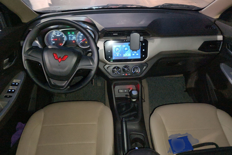 五菱汽车 五菱宏光 2021款 1.5L改款 S舒适型 液压助力LAR中控内饰12