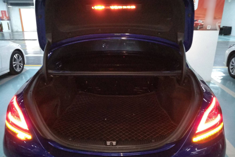 奔驰C级 2019款 C 260 运动版中控内饰23