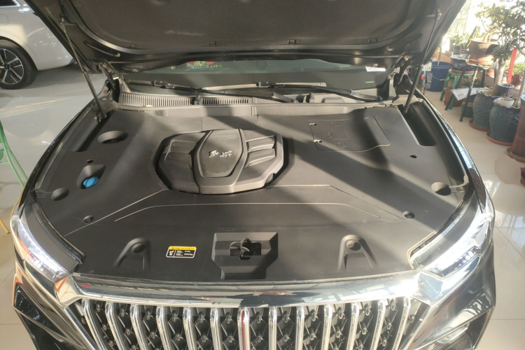 红旗HS5 2022款 改款 2.0T 智联旗享版机舱底盘24