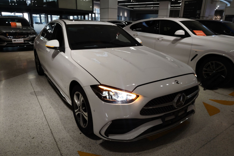 奔驰C级 2022款 改款 C 200 L 运动版车身外观3