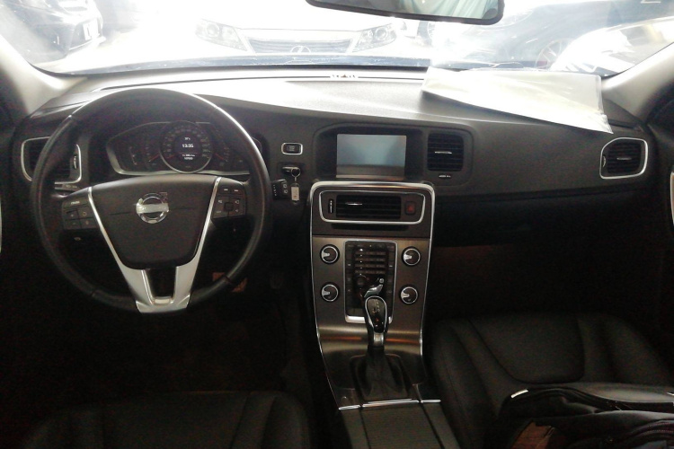 沃尔沃V60 2014款 T5 智逸版中控内饰12