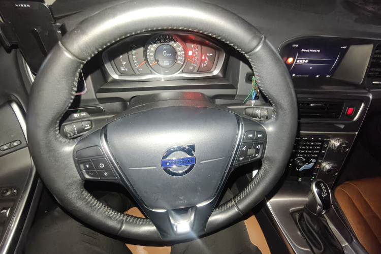 沃尔沃S60 2018款 S60L T3 智进版中控内饰13