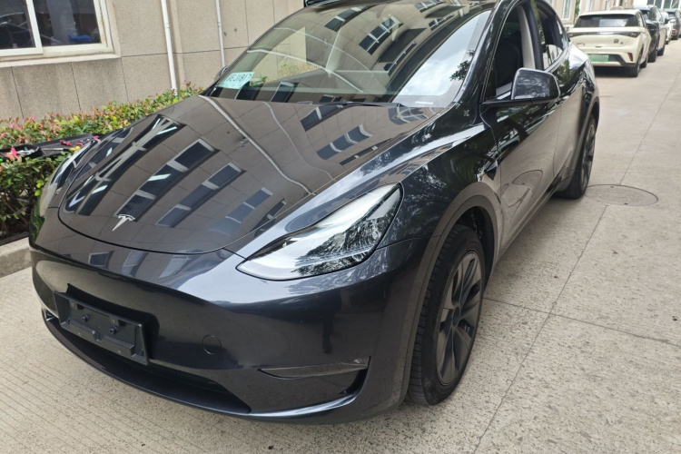 特斯拉 Model Y 2024款 长续航全轮驱动版车身外观1