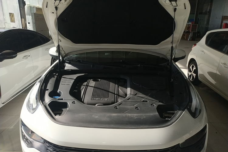 领克02 2019款 1.5T DCT两驱劲版 国VI机舱底盘24