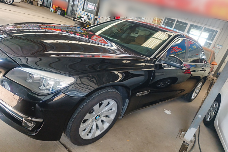 宝马7系 2014款 730Li 臻享型车身外观4