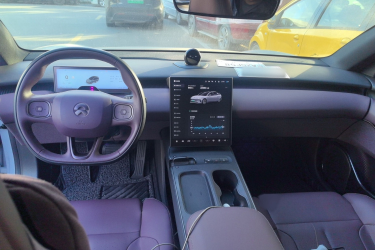 蔚来ET5 2022款 75kWh中控内饰7002