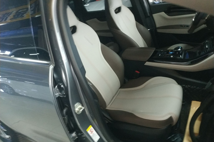 比亚迪 秦PLUS 2024款 荣耀版 DM-i 55KM领先型局部细节41