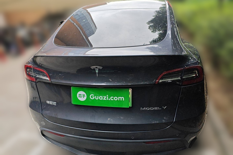 特斯拉 Model Y 2021款 长续航全轮驱动版车身外观6