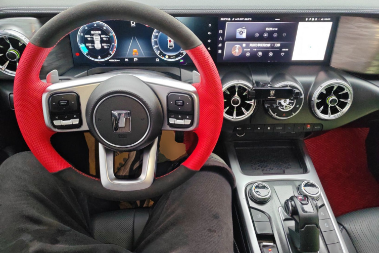 坦克300 2024款 2.0T 征服者中控内饰12