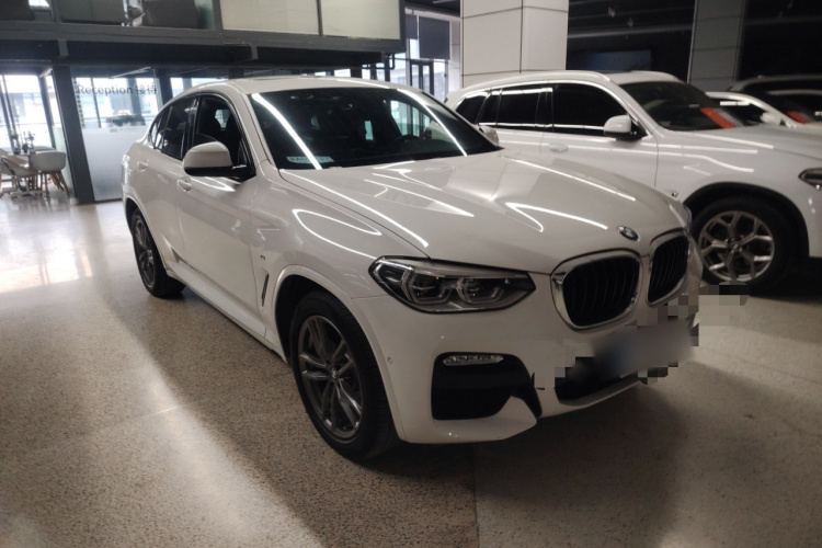 宝马X4 2019款 xDrive25i M运动套装车身外观3