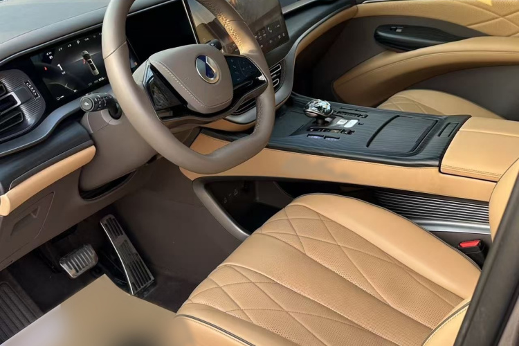 腾势D9 2022款 DM-i 970 四驱尊荣型中控内饰7001