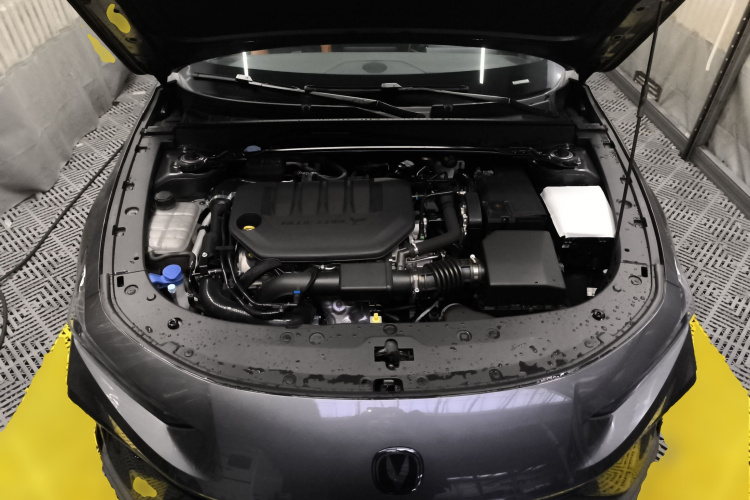 长安UNI-V 2025款 第三代 2.0T 劲擎型机舱底盘24