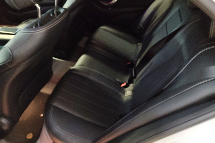 奔驰E级(进口) 2022款 E 260 时尚型运动版中控内饰21