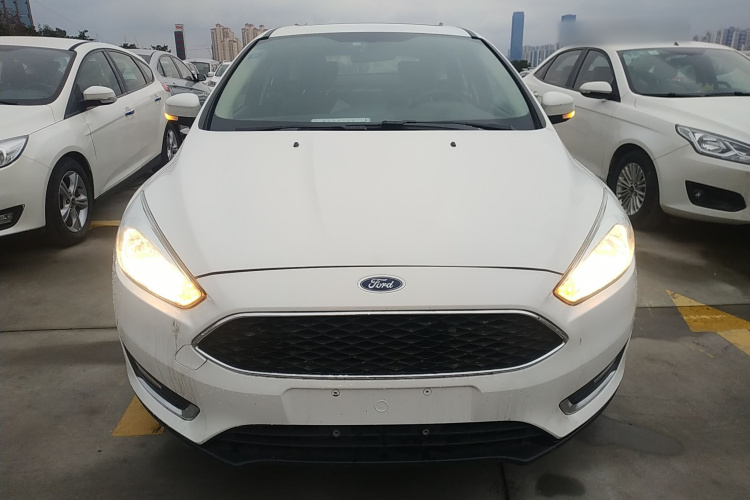 福特 福克斯 2015款 两厢 1.6L 自动风尚型车身外观2