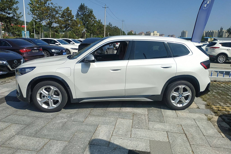 宝马iX1 2023款 eDrive25L X设计套装车身外观6003