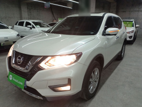 日产 奇骏 2022款 2.0L 两驱智联舒享版