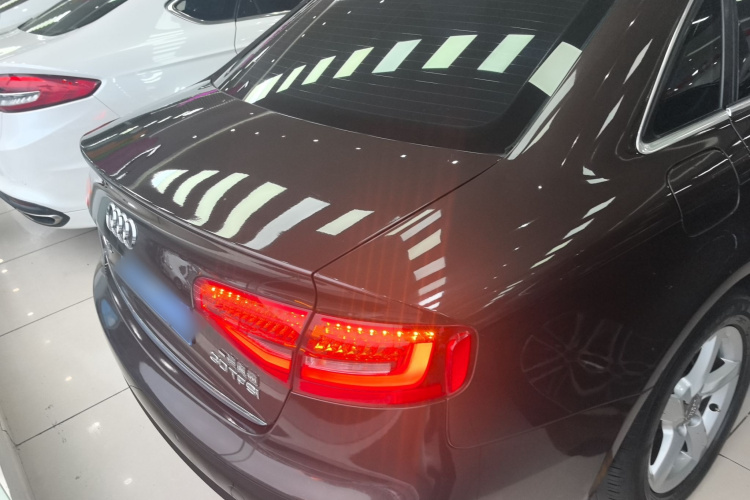 奥迪A4L 2016款 30 TFSI 典藏版 自动舒适型车身外观7