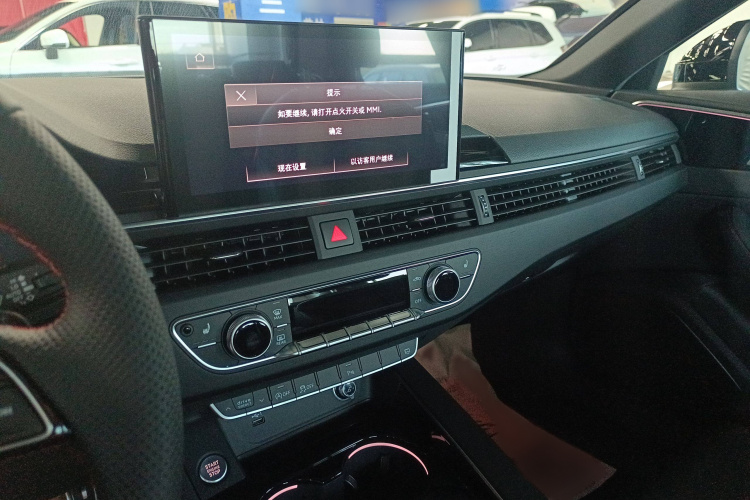奥迪A4L 2025款 200万辆悦享版 40 TFSI 豪华动感型局部细节16
