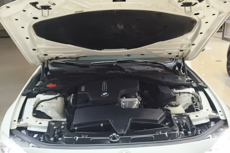 宝马3系 2014款 320i 时尚型机舱底盘24