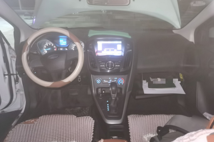 福特 福克斯 2015款 两厢 1.6L 自动舒适型中控内饰7002