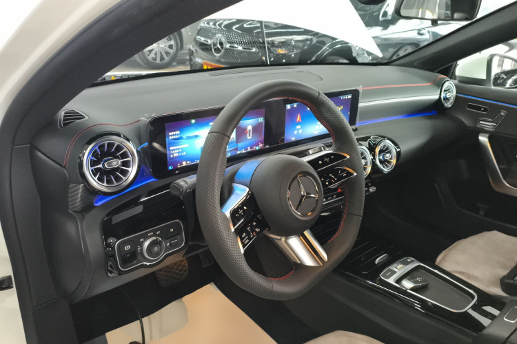 奔驰A级 2025款 A 200 L 时尚型中控内饰7002