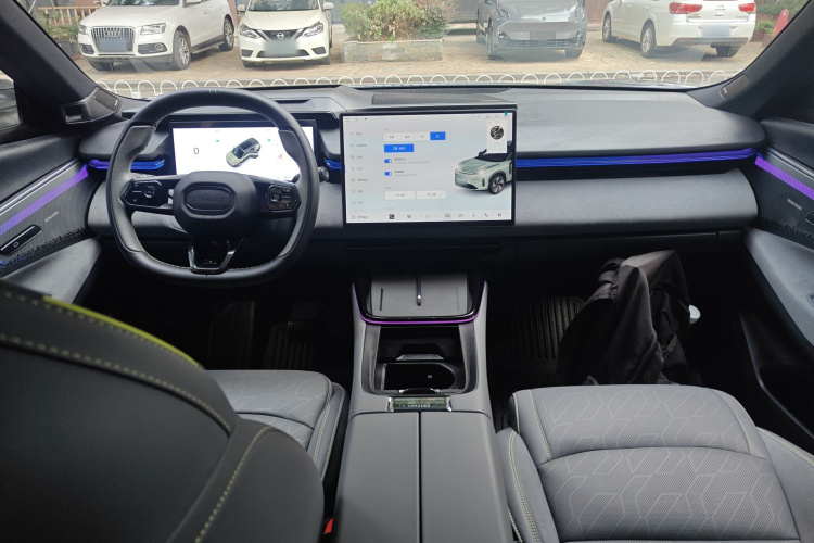 领克08 EM-P 2025款 220km 四驱性能Halo中控内饰7002