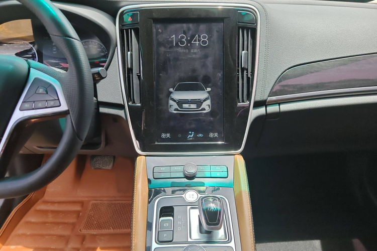 比亚迪 秦新能源 2017款 1.5T 尊贵型中控内饰7005