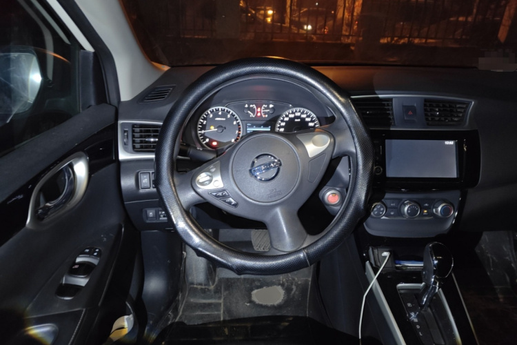 日产 轩逸 2016款 1.6XL  CVT尊享版中控内饰13