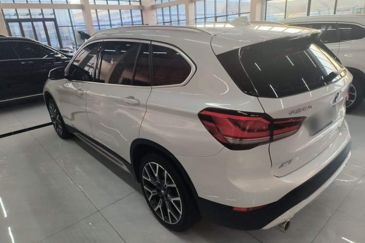 宝马X1 2020款 xDrive25Li 尊享型车身外观4