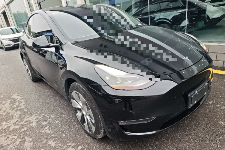 特斯拉 Model Y 2021款 长续航全轮驱动版车身外观3