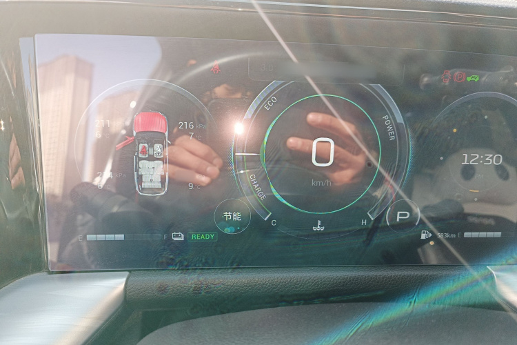 广汽传祺 传祺GS8 2022款 双擎系列 2.0TM 四驱尊贵版 （七座）局部细节14