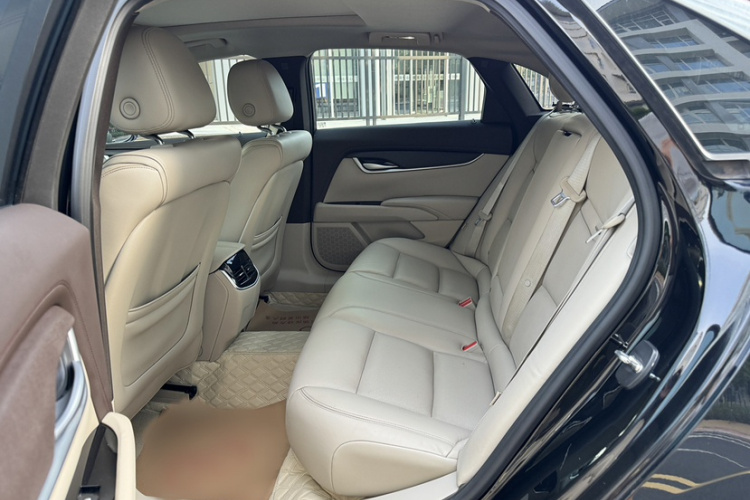 凯迪拉克XTS 2015款 28T 舒适型中控内饰7005