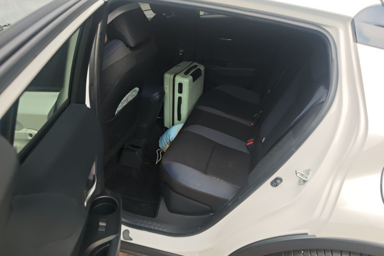 丰田C-HR 2022款 2.0L 舒适版中控内饰21