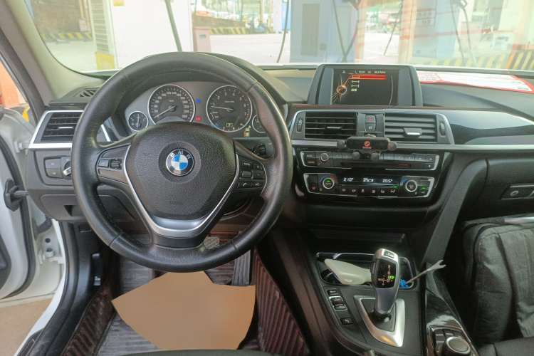 宝马3系 2017款 320Li 时尚型中控内饰12