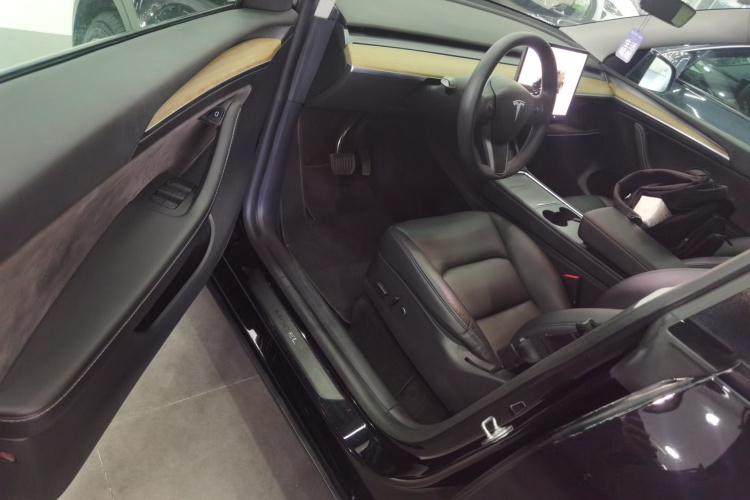 特斯拉 Model Y 2022款 后轮驱动版中控内饰7003