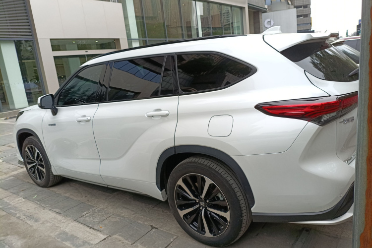 丰田 皇冠陆放 2021款 2.5L HEV四驱尊贵版车身外观4