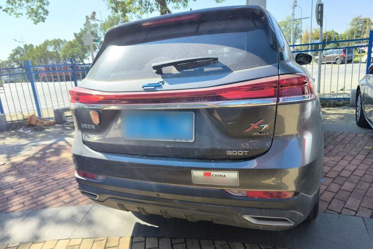 长安欧尚X7 PLUS 2023款 畅享版 1.5T自动尊贵型 7座车身外观6