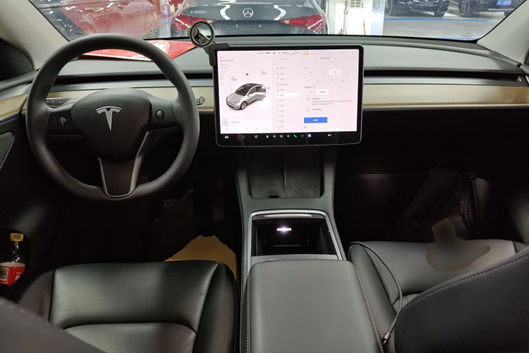 特斯拉 Model Y 2021款 标准续航后驱版中控内饰7002