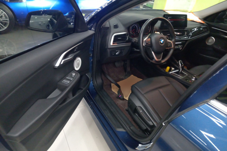 宝马1系 2021款 改款 120i M运动版中控内饰20