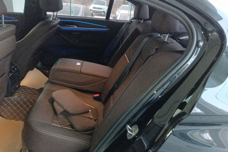 宝马5系 2023款 530Li 领先型 M运动套装中控内饰7004