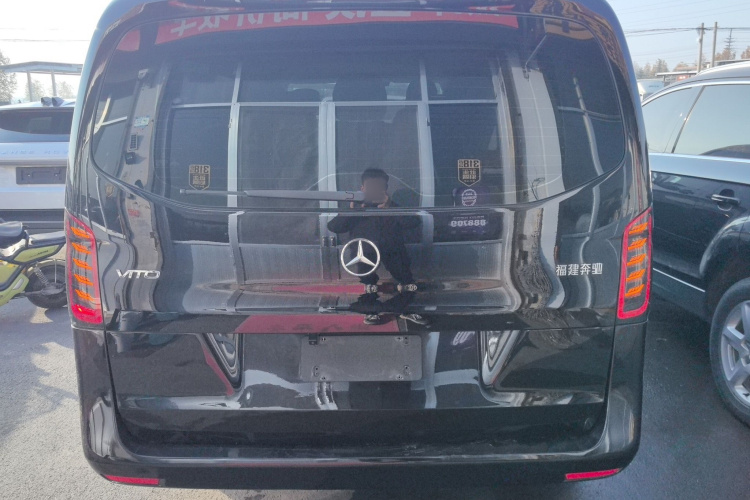 奔驰 威霆 2016款 2.0T 精英版车身外观6