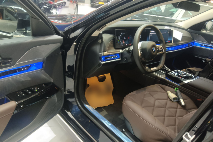 宝马7系 2023款 735Li 豪华套装中控内饰20