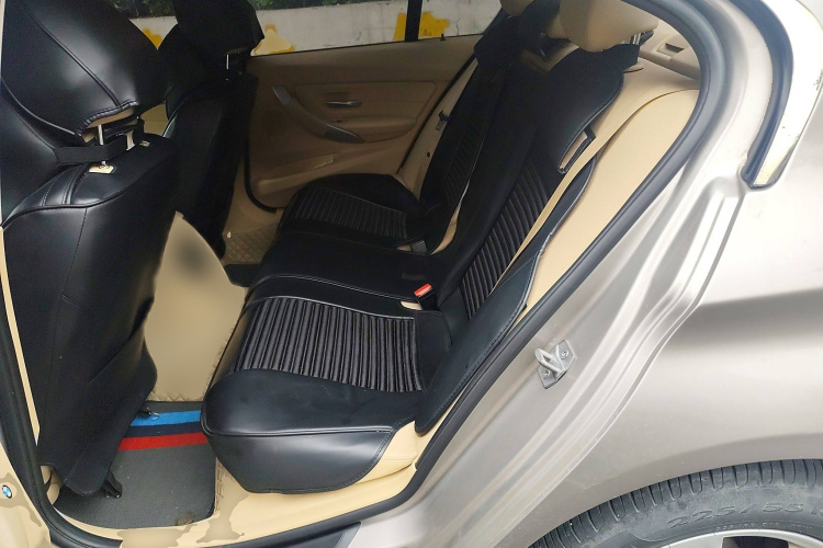 宝马3系 2015款 320i 超悦版时尚型中控内饰7004