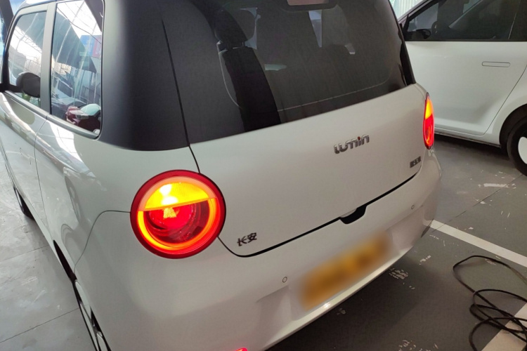 长安启源 长安Lumin 2023款 205km 香沁款车身外观6