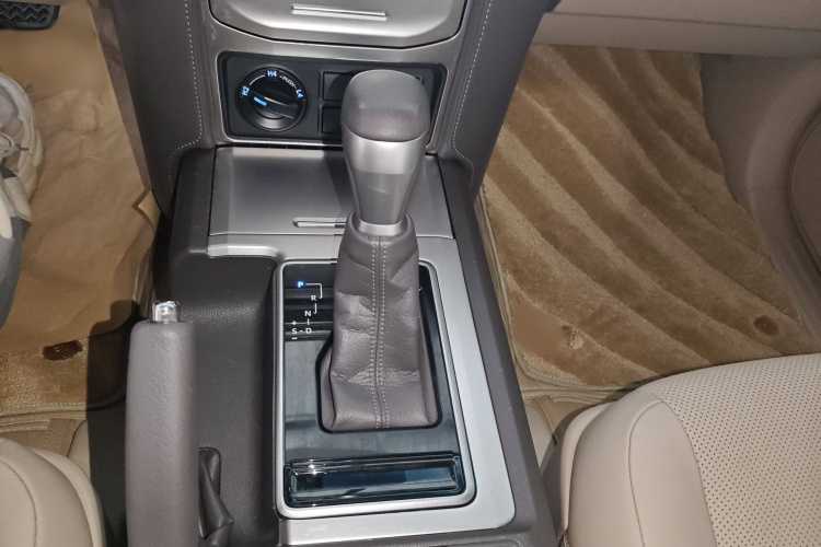 丰田 普拉多 2018款 3.5L 自动TX-L局部细节18